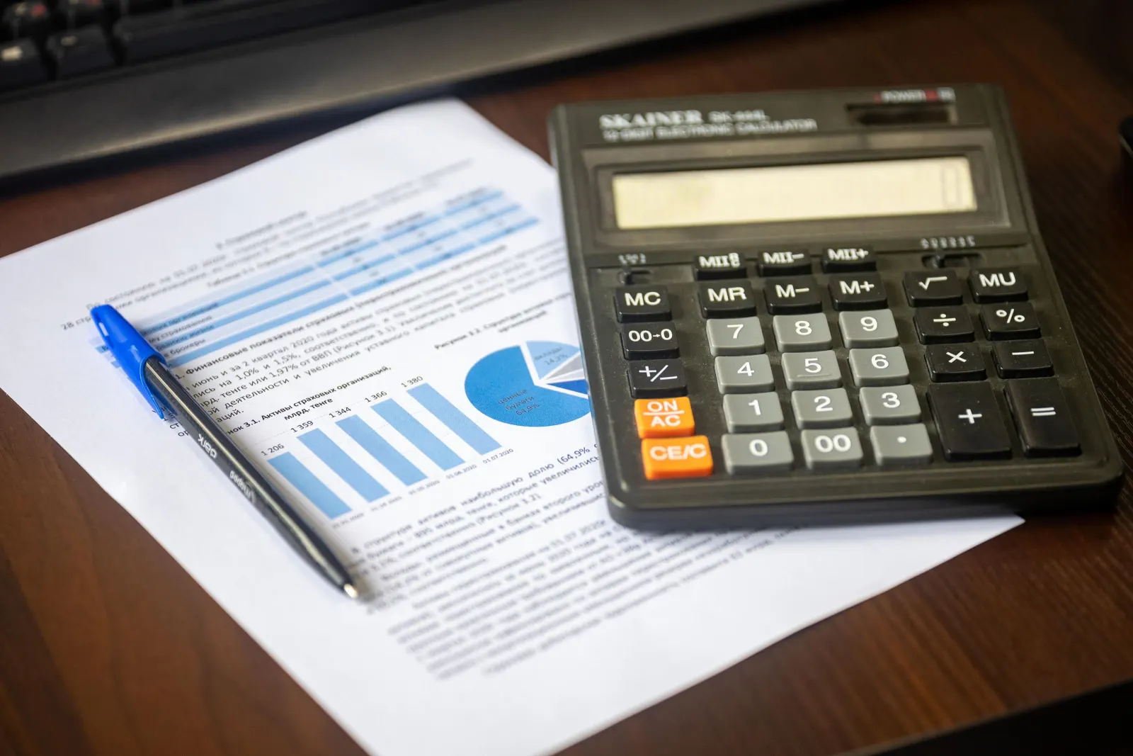 Ausbildung in der Finanzberatung – Detailarbeit mit Unterlagen und Analysen
